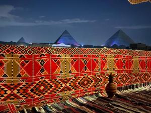 תמונה מהגלריה של majestic hotel pyramids view בקהיר