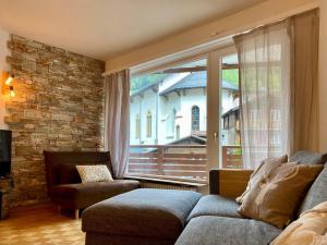 Ruang duduk di Best views and location in Leukerbad!