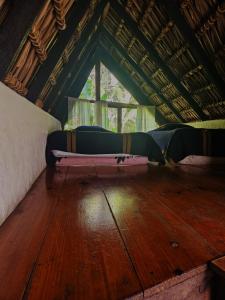 two bunk beds in a room with a wooden floor at Hotel La Paz in San Pablo La Laguna +2 photos