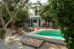 Bazén v ubytování Casa Cuyo Hotel nebo v jeho okolí