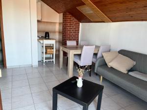 Kuchyň nebo kuchyňský kout v ubytování One bedroom apartment