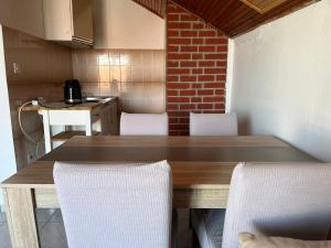 Kuchyň nebo kuchyňský kout v ubytování One bedroom apartment