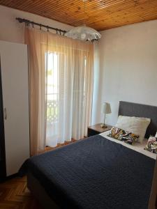 Postel nebo postele na pokoji v ubytování One bedroom apartment