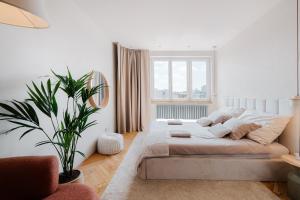 En eller flere senge i et værelse på BeComfy - Exclusive Old town apartment Bratislava