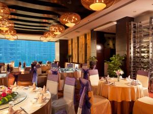 Restoran või mõni muu söögikoht majutusasutuses Hongrui Jinling Grand Hotel Hefei