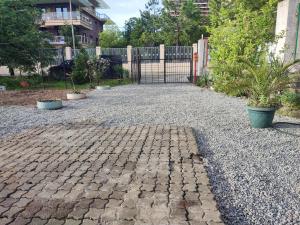 Aed väljaspool majutusasutust ოცნების სახლი dream house