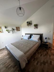 Posteľ alebo postele v izbe v ubytovaní Apartmani Mirko Rovinj