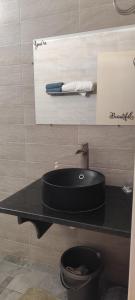 Bilik mandi di Dar Lebharr Studio