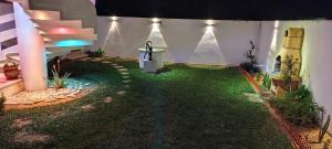 Taman di luar Dar Lebharr Studio