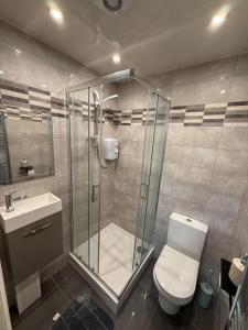 Ένα μπάνιο στο Double Rooms - Near City and Uni