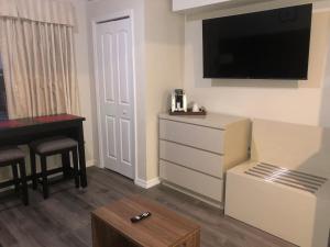 a living room with a desk and a television on the wall at Universal-Disney Dream 606H Studio - The Point in Orlando