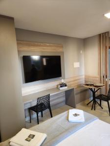TV a/nebo společenská místnost v ubytování Apto Lindo, Confortável e Aconchegante l Auto check-in e Wi-Fi rápido próx Savassi