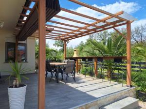 Balkón nebo terasa v ubytování Holiday home Laura