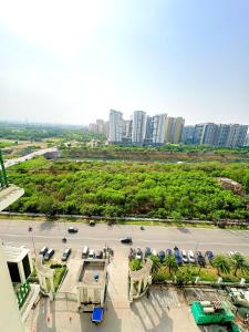 Άποψη από ψηλά του Aura 12 1BR Service Apartment