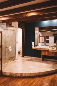 a bathroom with a large mirror on the wall at Motel Caresse in Metepec