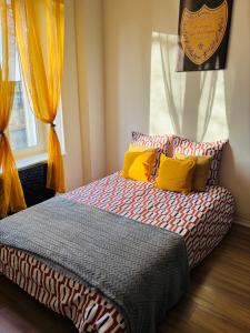 Postel nebo postele na pokoji v ubytování Fine bulle en Champagne - 1 chambre - Terrasse