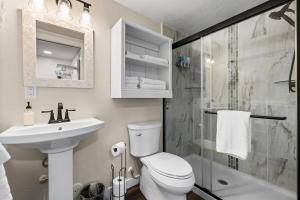 a bathroom with a toilet and a sink and a shower at Eagle Nest Retreat - Modern Studio in Eagle in Eagle +4 photos
