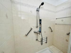 Un baño de 70 m2 Apartment in Classy Area