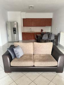 Гостиная зона в 2 bedroom apartment