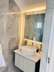 Koupelna v ubytování Prime 3 Bedroom Bryanston Townhouse in Secure Estate