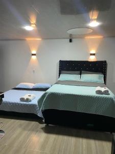 Giường trong phòng chung tại ZIG ZAG Hospedaje