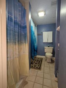 Ein Badezimmer in der Unterkunft Oceanfront in Canaveral, Views, Heated Pool & Spa