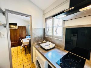 Η κουζίνα ή μικρή κουζίνα στο Maisonnette à Fouras proche plage, 2-3 pers - FR-1-709-97 +5 φωτογραφίες
