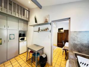 Η κουζίνα ή μικρή κουζίνα στο Maisonnette à Fouras proche plage, 2-3 pers - FR-1-709-97