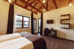 Postel nebo postele na pokoji v ubytování Schuchmann Wines Château,Villas & SPA