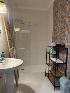 Ένα μπάνιο στο Fonte do Ouro, house in Bande for 10 people