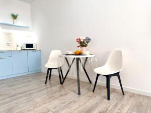 a table and two chairs in a kitchen at Ауельбекова 120 in Kokshetau