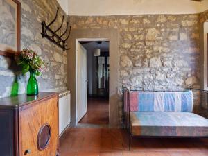 A bed or beds in a room at Farmhouse in Castelfranco Piandiscò with Garden
