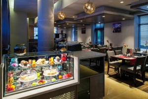 Comida no hotel ou em algum lugar perto