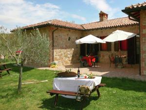 Vonkajšia záhrada v ubytovaní Farmhouse Passignano near Lake Trasimeno
