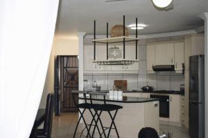 Dapur atau dapur kecil di Seabreeze Beach Apartment