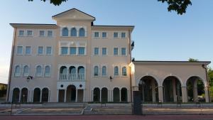 a large white building with a lot of windows at Quirinus Venetia Properties in Mestre