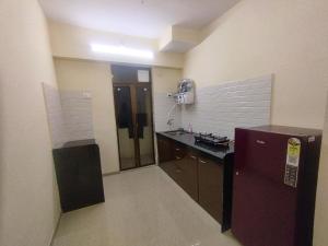 Η κουζίνα ή μικρή κουζίνα στο Private Room At Pushpanjali Residency Bunglow No B4 Ovale Ghodbunder Road Thane West +6 φωτογραφίες