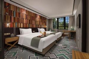 Giường trong phòng chung tại Hangzhou Cosy Park Hotel +279 ảnh