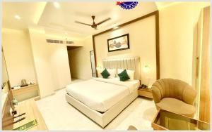 Posezení v ubytování VARANASI HOTEL VEDAN GAM PALACE - fully Air Conditioned hotel at Prime Location - Near Shree Kashi Vishwanath Temple and Ganga Ghat - Luxury & Spacious Room - Top Rated Hotel
