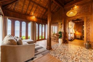Posezení v ubytování Dani Beach Villa - Beachfront Villas in Penuktukan