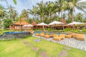 Zahrada ubytování Dani Beach Villa - Beachfront Villas in Penuktukan