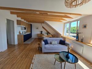 Posezení v ubytování Anatoline Audierne Appart'hôtel - Appartements vue Mer - Sea & Harbor Stay
