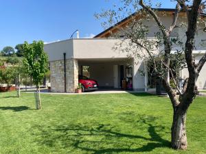 a house with a car parked in a yard at Ca' Celeste sul Garda in Costermano sul Garda