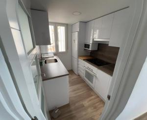 Kuchyň nebo kuchyňský kout v ubytování Apartamento en el mar