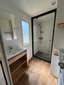Koupelna v ubytování Camping les Marguerites + 21 fotografií