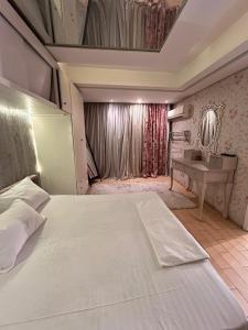 Postel nebo postele na pokoji v ubytování Zamalek luxury 2BR