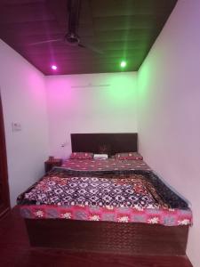 Ένα ή περισσότερα κρεβάτια σε δωμάτιο στο Atithi home stay and Cloud Kitchen