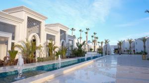 The swimming pool at or close to Sunrise Remal Beach Resort Még 37 kép