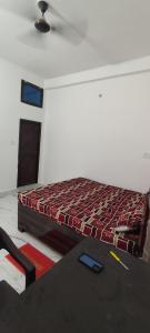 Ένα ή περισσότερα κρεβάτια σε δωμάτιο στο Om Homestay +11 φωτογραφίες