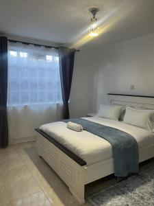 Ένα ή περισσότερα κρεβάτια σε δωμάτιο στο Royal apartments Eldoret